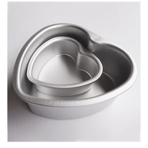 NIB Heart-Shaped Silver Cake Pan 2 Sets/4 Pans